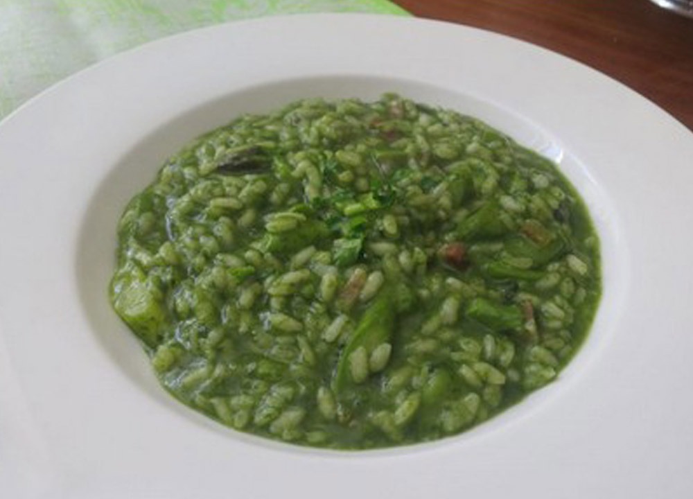 Rizot-sa-sparogama-i-medvjedim-lukom