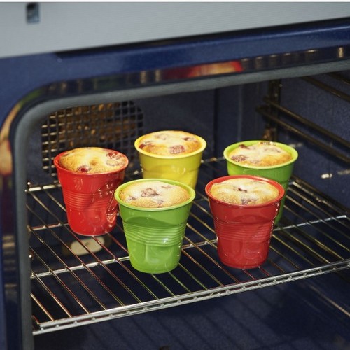 Revol zgužvane šalice u pećnici